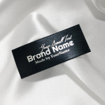 Etichette tessili con nome marca